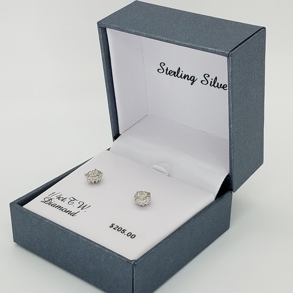 📌SOLD📌 1/4ct. T.W. DIAMOND EARINGS - Picture 6 of 6